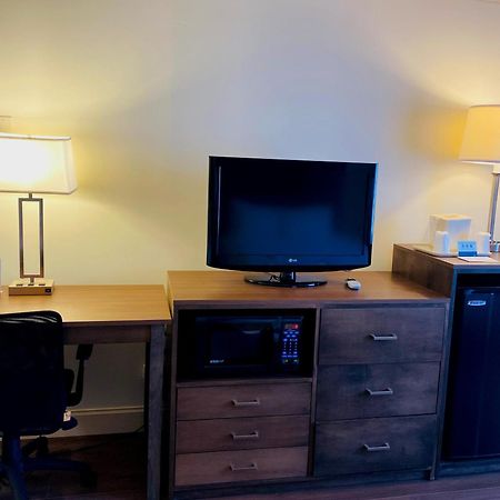 Clarion Hotel & Conference Center Toms River Bagian luar foto
