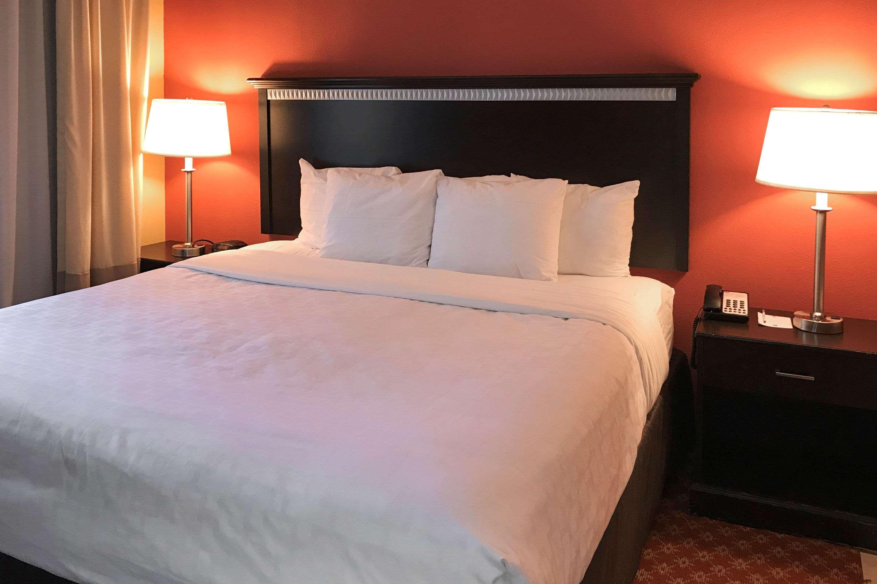 Clarion Hotel & Conference Center Toms River Bagian luar foto