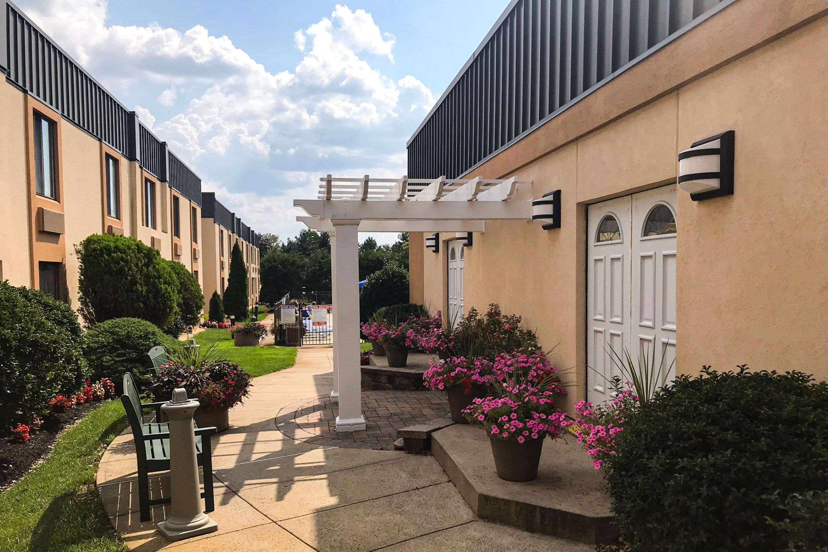 Clarion Hotel & Conference Center Toms River Bagian luar foto