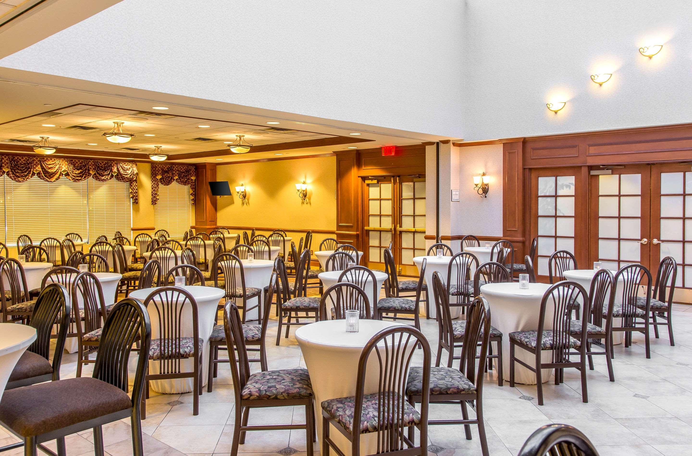 Clarion Hotel & Conference Center Toms River Bagian luar foto
