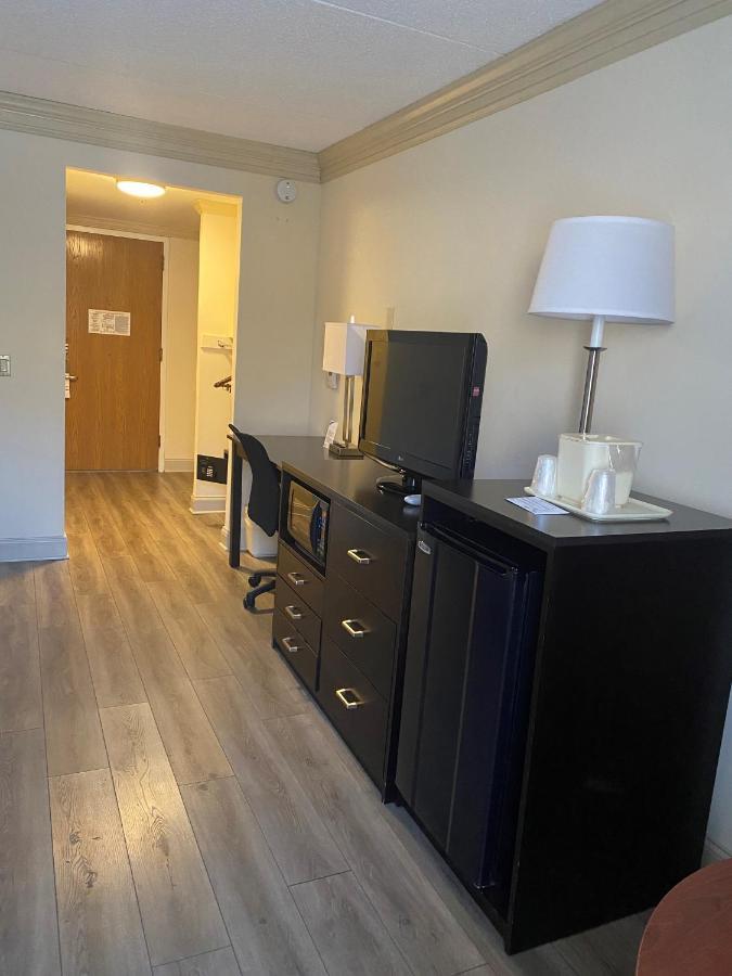 Clarion Hotel & Conference Center Toms River Bagian luar foto