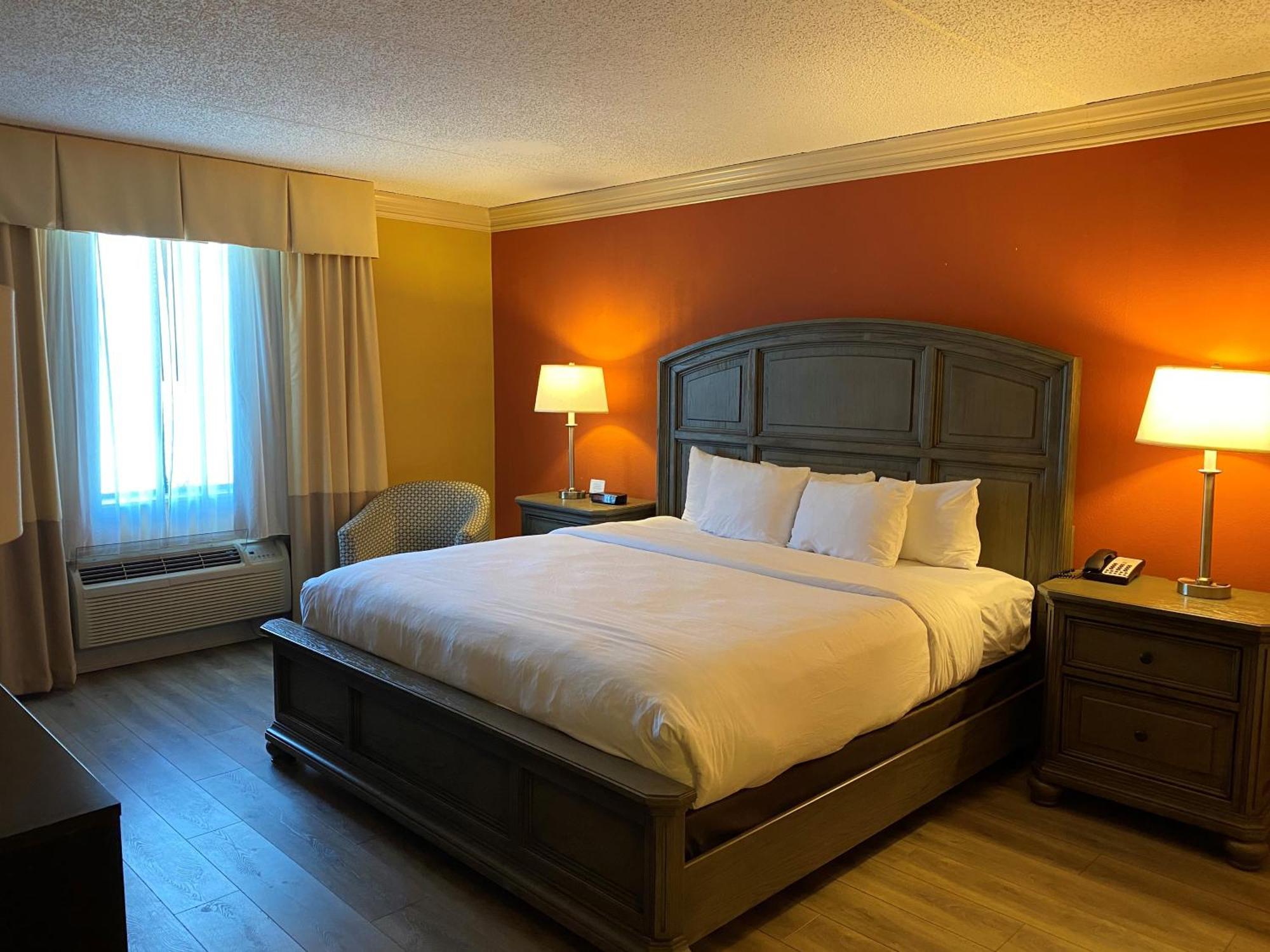 Clarion Hotel & Conference Center Toms River Bagian luar foto